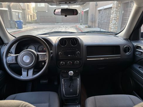Used 2014 Jeep Patriot Sport w/ Power Value Group image 6
