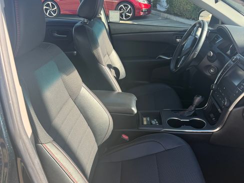 Used 2016 Toyota Camry SE image 6