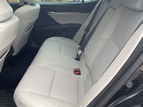 Used 2025 Toyota Camry XLE image 18