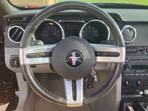 Used 2007 Ford Mustang Convertible RWD image 12