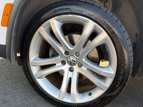 Used 2013 Volkswagen Tiguan SEL AWD/4WD image 20