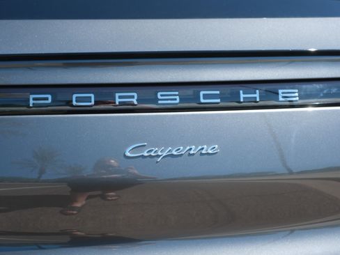 Used 2023 Porsche Cayenne Platinum Edition AWD/4WD image 5
