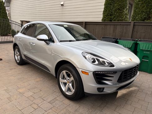 Used 2018 Porsche Macan Sport Edition image 1