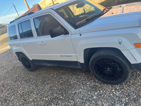 Used 2016 Jeep Patriot Latitude FWD image 5