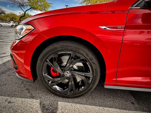 Used 2023 Volkswagen Jetta GLI Autobahn image 15