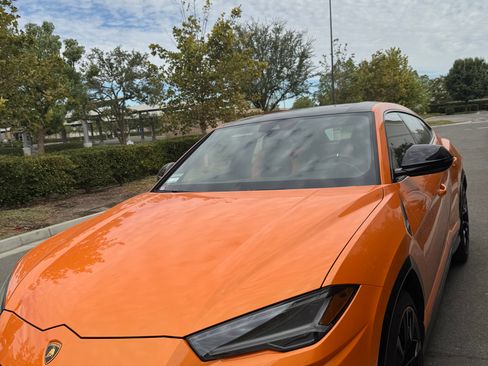 Used 2022 Lamborghini Urus AWD/4WD image 1