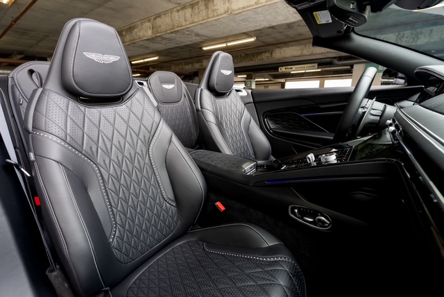 Used 2025 Aston Martin DB12 Convertible RWD image 18