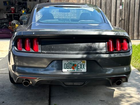 Used 2016 Ford Mustang Coupe RWD image 6