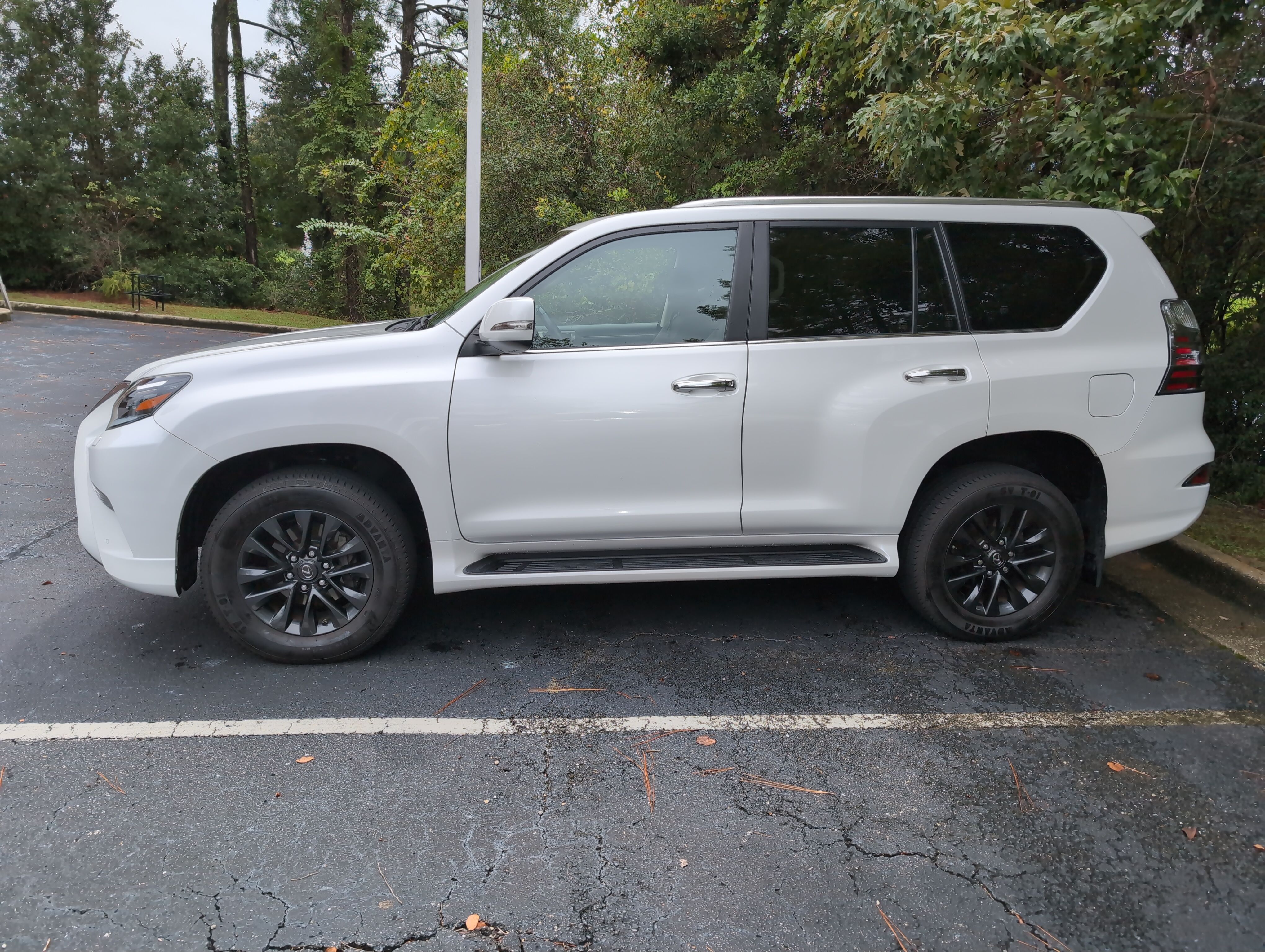 Used 2021 Lexus GX 460 Premium w/ Premium Package AWD/4WD image 4