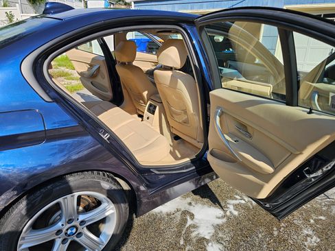 Used 2013 BMW 320i xDrive Sedan AWD/4WD image 14