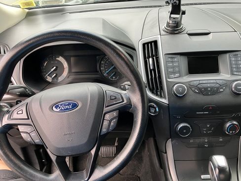 Used 2017 Ford Edge SE FWD image 5