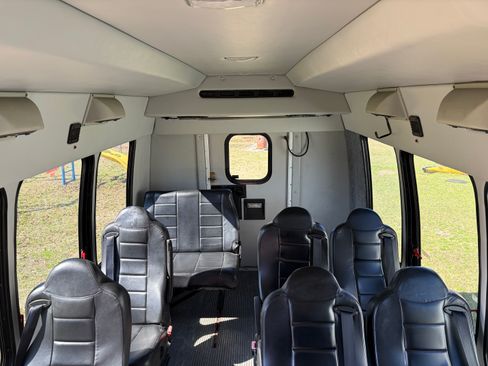 Used 2006 Ford E-350 and Econoline 350 Super Duty image 5