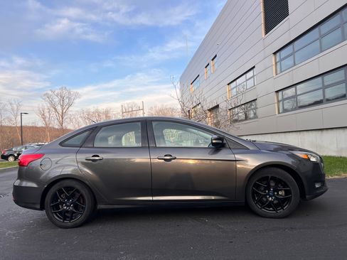 Used 2016 Ford Focus SE image 6