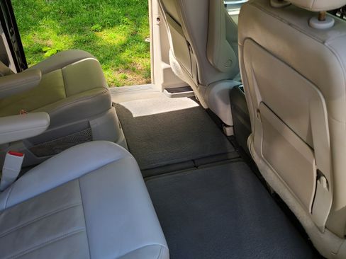 Used 2008 Chrysler Town & Country Touring image 12