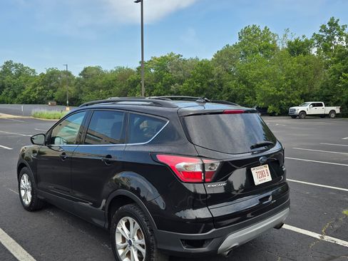 Used 2018 Ford Escape SE w/ SE Sync 3 Package FWD image 8