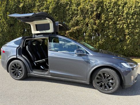 Used 2016 Tesla Model X 90D image 2