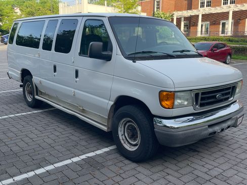 Used 2007 Ford E-350 and Econoline 350 XLT image 8