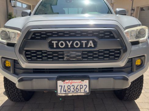 Used 2019 Toyota Tacoma TRD Off-Road w/ Technology Package AWD/4WD image 5