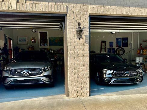 Used 2023 Mercedes-Benz GLC 300 4MATIC image 1