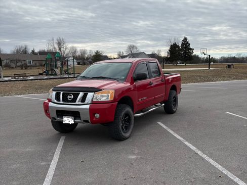 Used 2012 Nissan Titan SV w/ SV Value Truck Pkg image 6