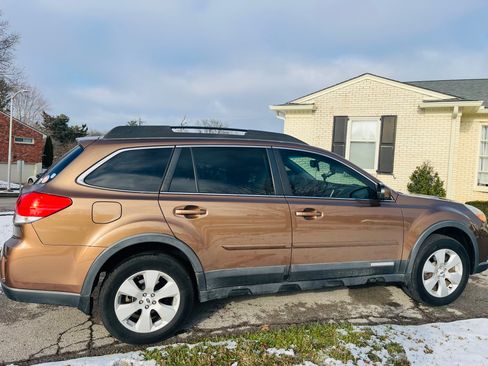 Used 2012 Subaru Outback 2.5i Limited w/ Moonroof Pkg image 2