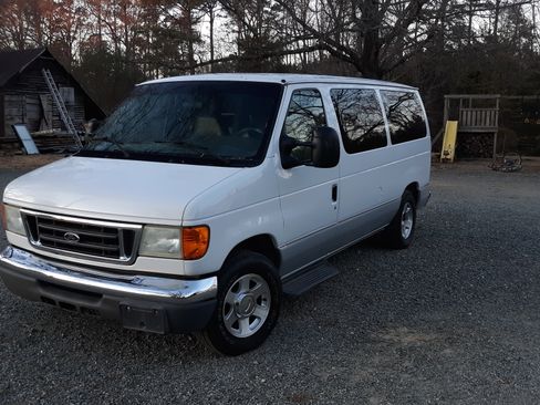 Used 2006 Ford E-150 and Econoline 150 Wagon image 1