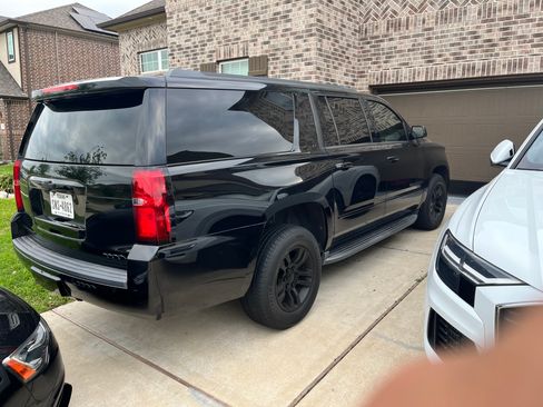 Used 2017 Chevrolet Suburban LT RWD image 10
