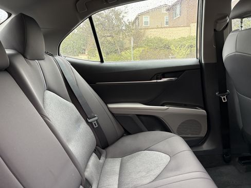 Used 2022 Toyota Camry LE image 25