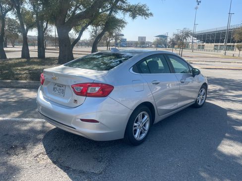 Used 2016 Chevrolet Cruze LT image 4