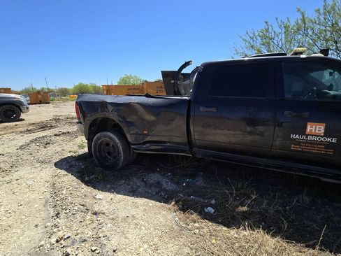 Used 2017 RAM 3500 Tradesman w/ Chrome Appearance Group image 2