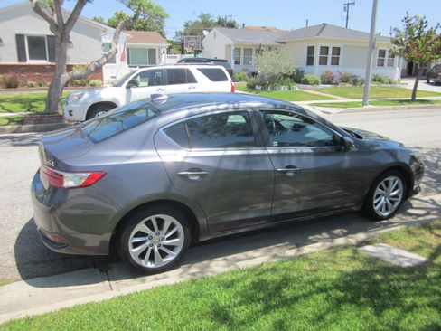 Used 2017 Acura ILX FWD image 2