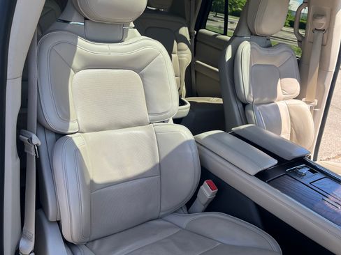 Used 2018 Lincoln Navigator Reserve w/ Technology Package AWD/4WD image 22