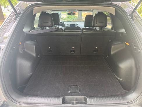 Used 2019 Jeep Cherokee Latitude Plus w/ Cold Weather Group FWD image 13
