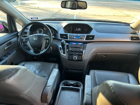 Used 2011 Honda Odyssey Touring image 9