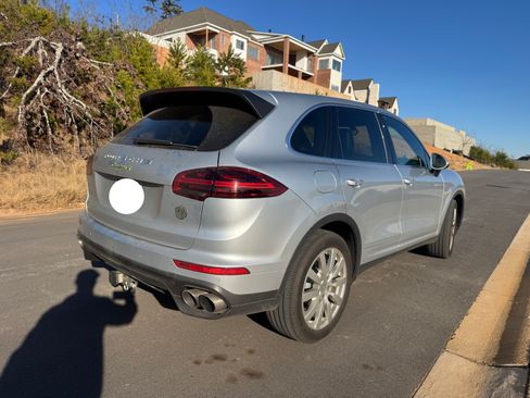 Used 2016 Porsche Cayenne S image 5