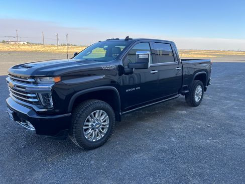 Used 2022 Chevrolet Silverado 2500 High Country w/ Technology Package AWD/4WD image 1