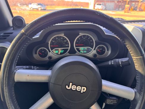 Used 2009 Jeep Wrangler Unlimited Sahara w/ Dual Top Group image 16