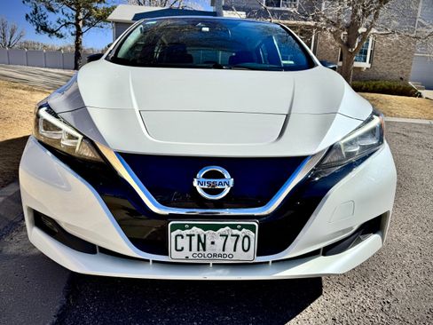 Used 2020 Nissan Leaf SV w/ SV Technology Package image 2