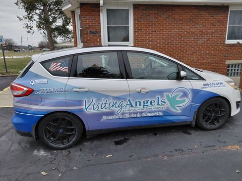 Used 2017 Ford C-MAX Energi Titanium w/ Equipment Group 501A image 4