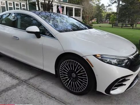 Used 2022 Mercedes-Benz EQS 580 4MATIC Sedan image 1