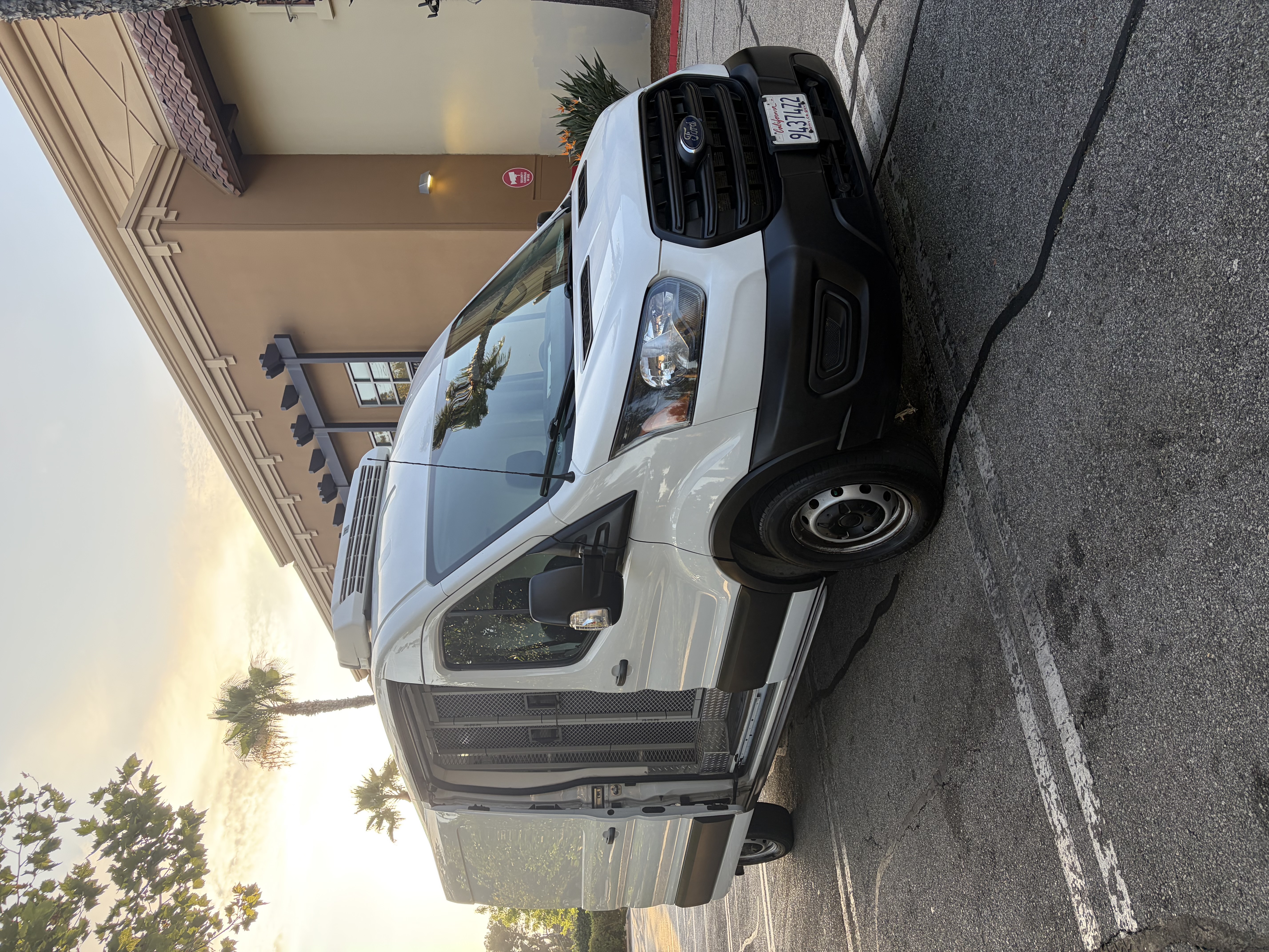 Used 2020 Ford Transit 250 Medium Roof RWD image 4