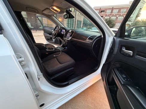 Used 2019 Chrysler 300 Touring w/ Sport Appearance Package RWD image 14