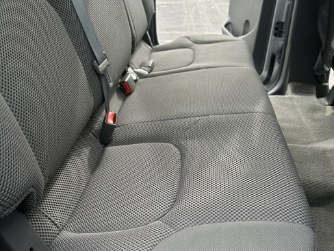 Used 2016 Nissan Frontier SV image 9