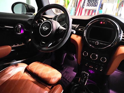 Used 2021 MINI Cooper S w/ Signature Upholstery Package image 4