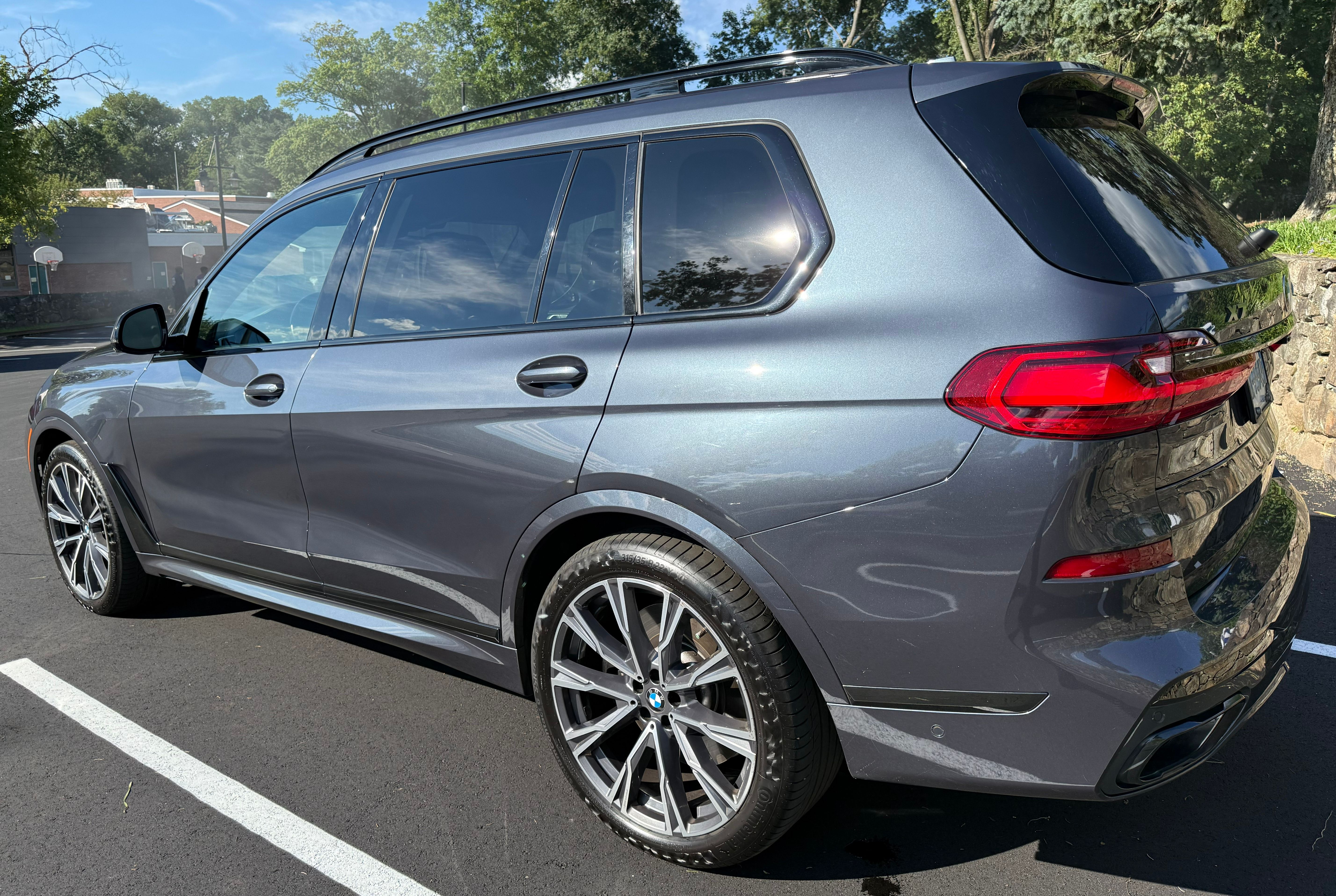 Used 2021 BMW X7 M50i w/ Dynamic Handling Package AWD/4WD image 11