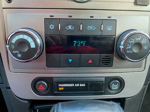 Used 2010 Chevrolet Malibu LTZ w/ HFV6 Engine Package image 22