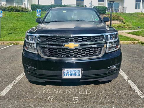 Used 2017 Chevrolet Suburban LT w/ Luxury Package image 1