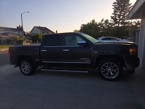 Used 2015 GMC Sierra 1500 SLT w/ SLT Crew Cab Value Package image 1