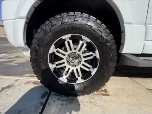 Used 2011 Ford Expedition XLT image 12