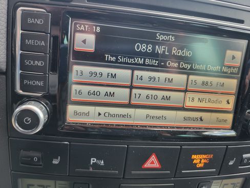 Used 2009 Volkswagen Touareg TDI image 13